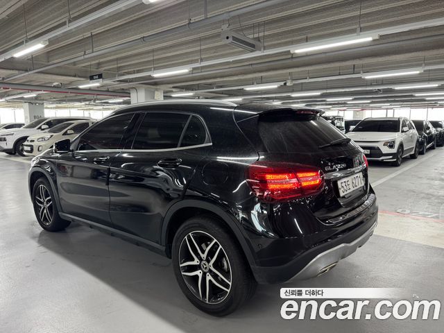Mercedes-Benz GLA-Class GLA220 Premium