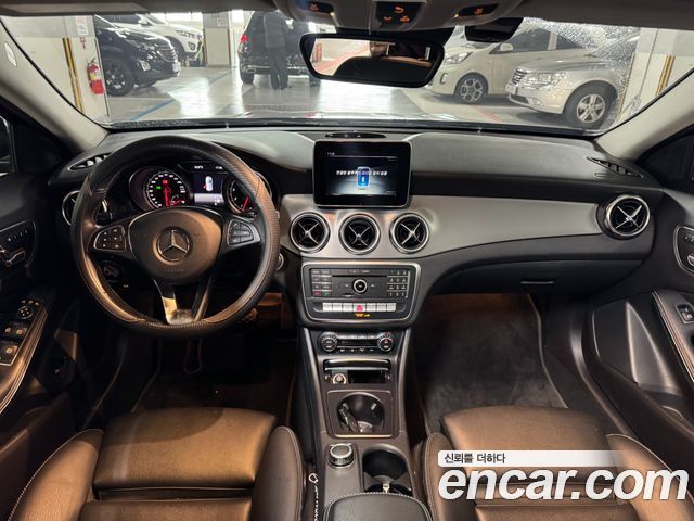 Mercedes-Benz GLA-Class GLA220 Premium
