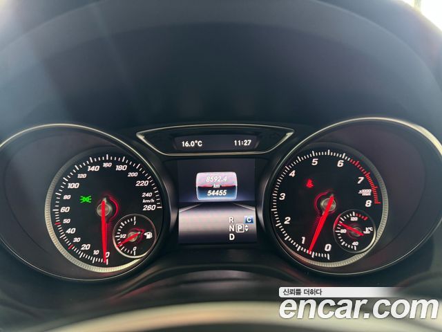 Mercedes-Benz GLA-Class GLA220 Premium