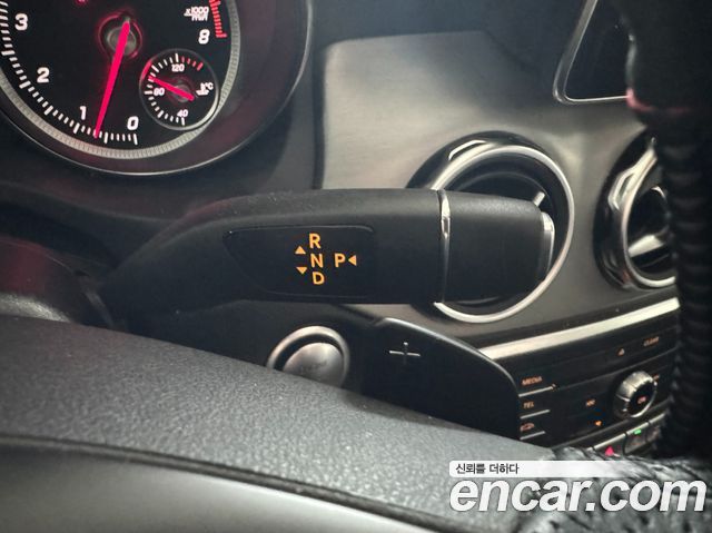 Mercedes-Benz GLA-Class GLA220 Premium
