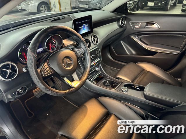 Mercedes-Benz GLA-Class GLA220 Premium