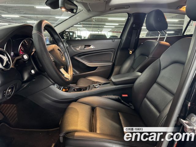 Mercedes-Benz GLA-Class GLA220 Premium