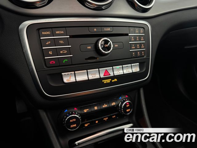 Mercedes-Benz GLA-Class GLA220 Premium