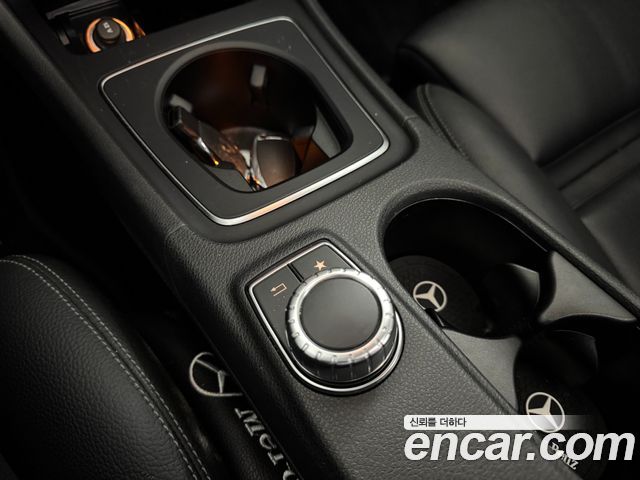 Mercedes-Benz GLA-Class GLA220 Premium
