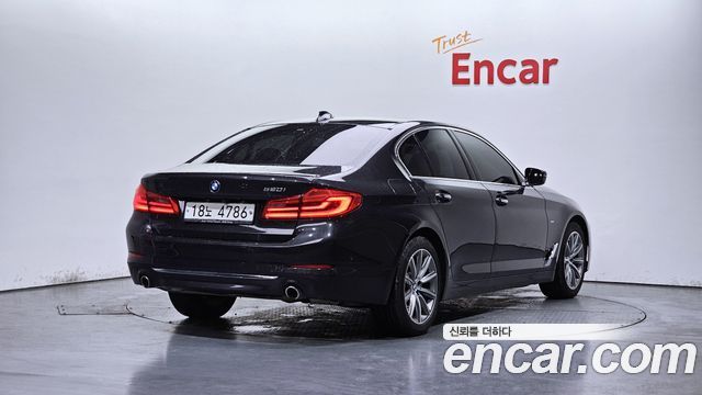 BMW 5-Series 520i Luxury
