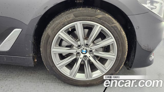 BMW 5-Series 520i Luxury