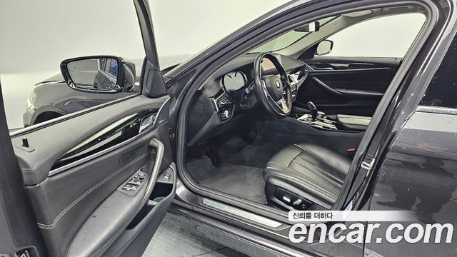 BMW 5-Series 520i Luxury