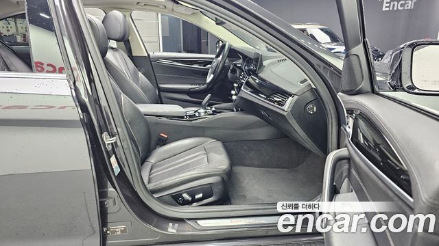 BMW 5-Series 520i Luxury
