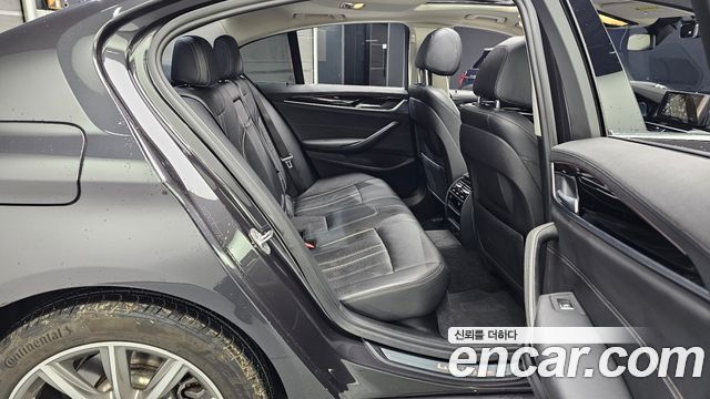 BMW 5-Series 520i Luxury