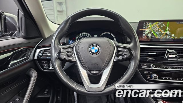 BMW 5-Series 520i Luxury