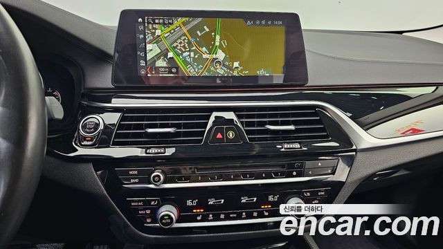 BMW 5-Series 520i Luxury