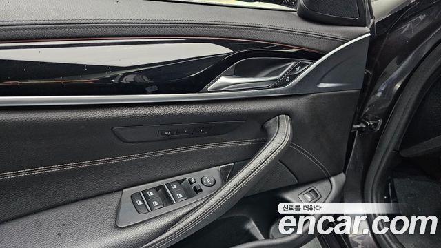 BMW 5-Series 520i Luxury