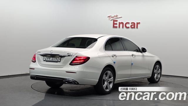Mercedes-Benz E-Class E220d 4MATIC Avantgarde