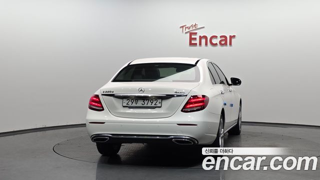 Mercedes-Benz E-Class E220d 4MATIC Avantgarde
