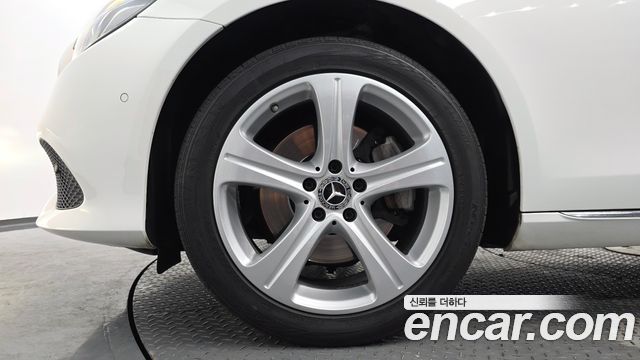 Mercedes-Benz E-Class E220d 4MATIC Avantgarde