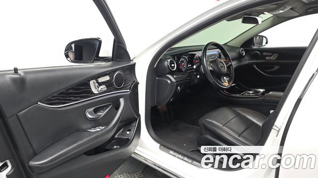 Mercedes-Benz E-Class E220d 4MATIC Avantgarde