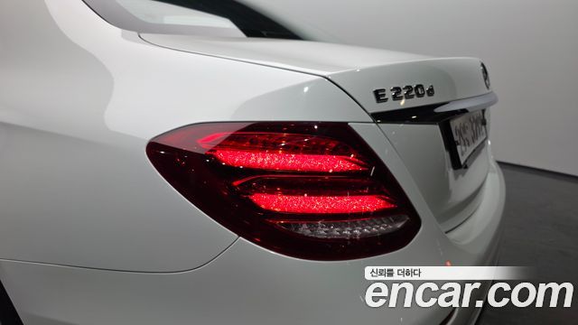 Mercedes-Benz E-Class E220d 4MATIC Avantgarde