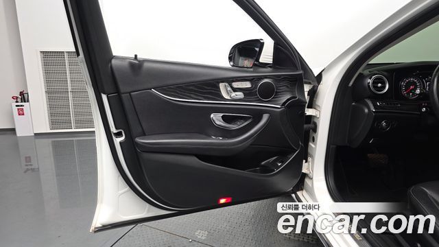 Mercedes-Benz E-Class E220d 4MATIC Avantgarde