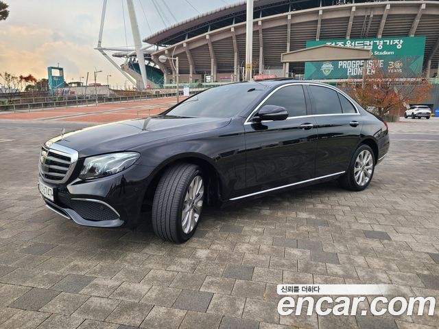 Mercedes-Benz E-Class E300 4MATIC Exclusive