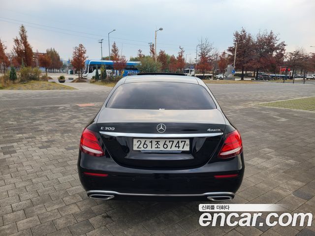 Mercedes-Benz E-Class E300 4MATIC Exclusive