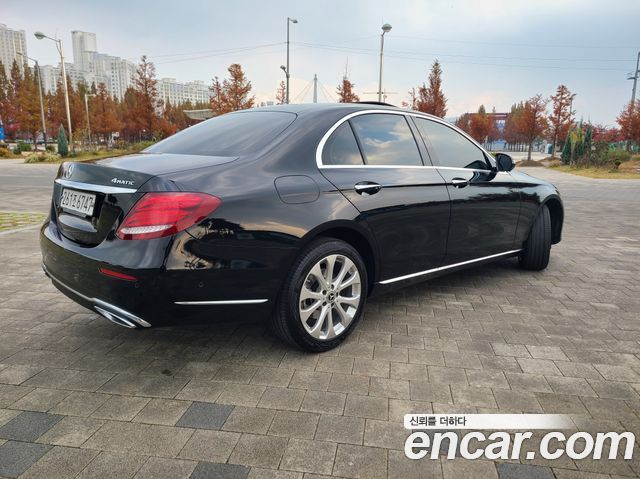 Mercedes-Benz E-Class E300 4MATIC Exclusive
