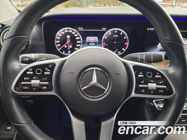 Mercedes-Benz E-Class E300 4MATIC Exclusive