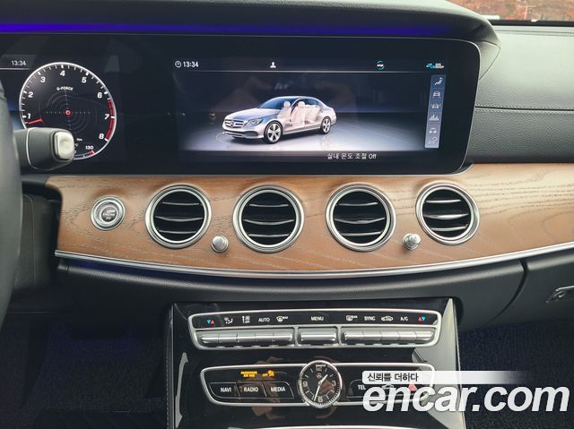 Mercedes-Benz E-Class E300 4MATIC Exclusive