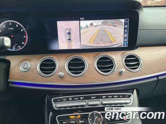 Mercedes-Benz E-Class E300 4MATIC Exclusive