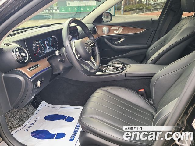 Mercedes-Benz E-Class E300 4MATIC Exclusive