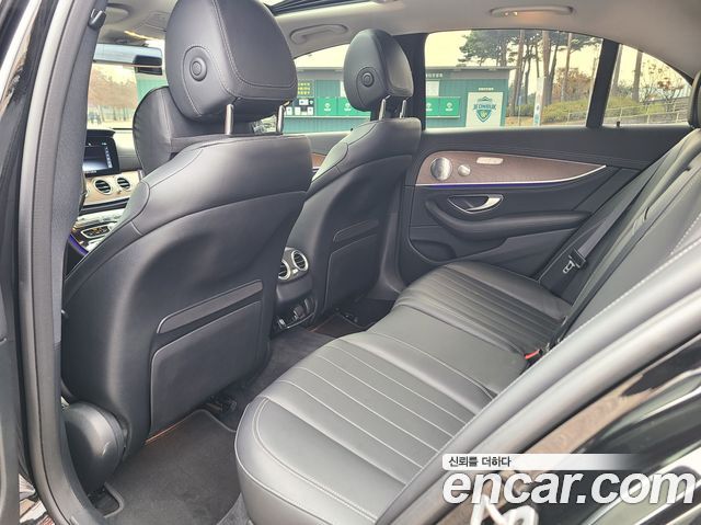 Mercedes-Benz E-Class E300 4MATIC Exclusive