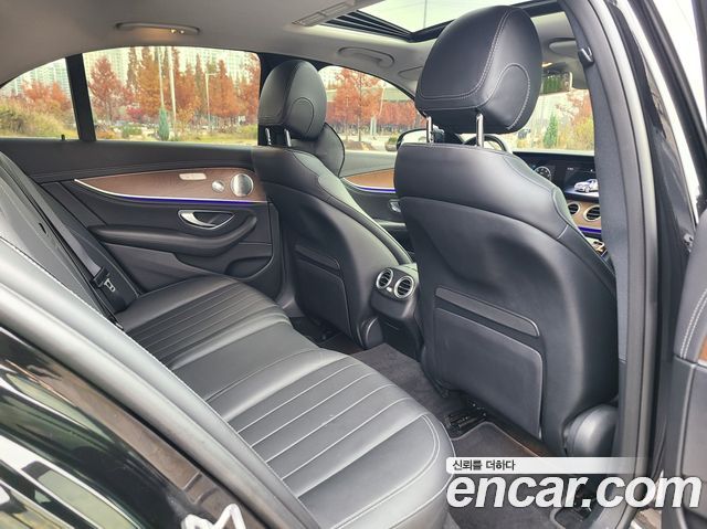 Mercedes-Benz E-Class E300 4MATIC Exclusive