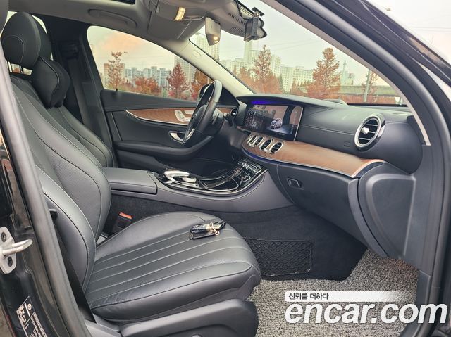 Mercedes-Benz E-Class E300 4MATIC Exclusive