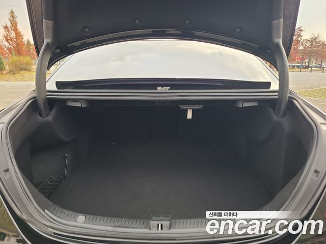 Mercedes-Benz E-Class E300 4MATIC Exclusive