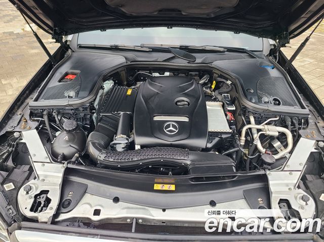 Mercedes-Benz E-Class E300 4MATIC Exclusive