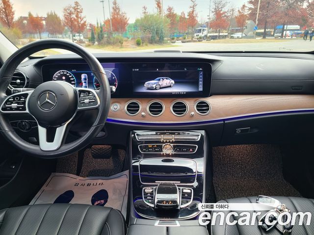 Mercedes-Benz E-Class E300 4MATIC Exclusive