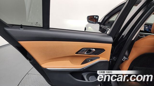 BMW 3-Series 320i