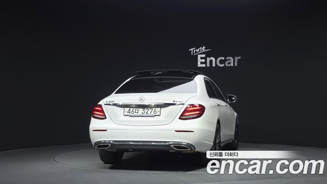 Mercedes-Benz E-Class E300 4MATIC Avnatgarde