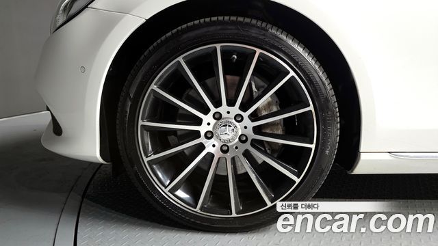 Mercedes-Benz E-Class E300 4MATIC Avnatgarde