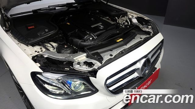 Mercedes-Benz E-Class E300 4MATIC Avnatgarde