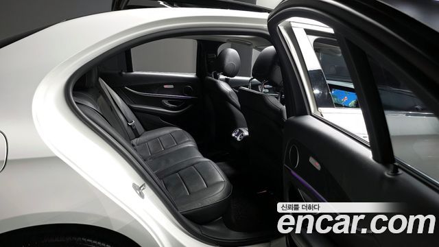 Mercedes-Benz E-Class E300 4MATIC Avnatgarde