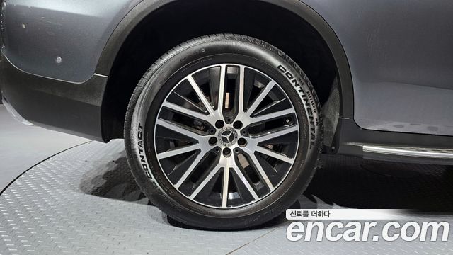 Mercedes-Benz GLC-Class GLC300e 4MATIC