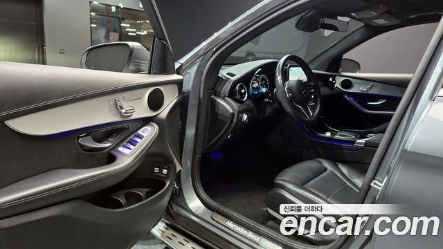 Mercedes-Benz GLC-Class GLC300e 4MATIC