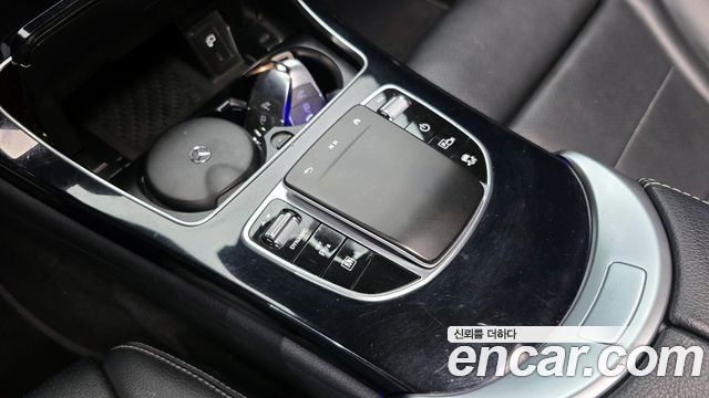 Mercedes-Benz GLC-Class GLC300e 4MATIC