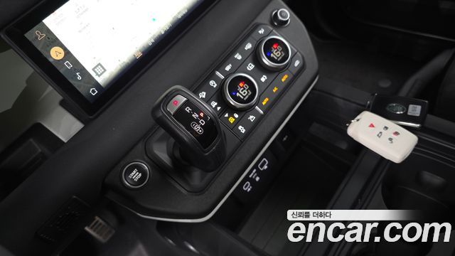 Land Rover Defender 110 D240 SE