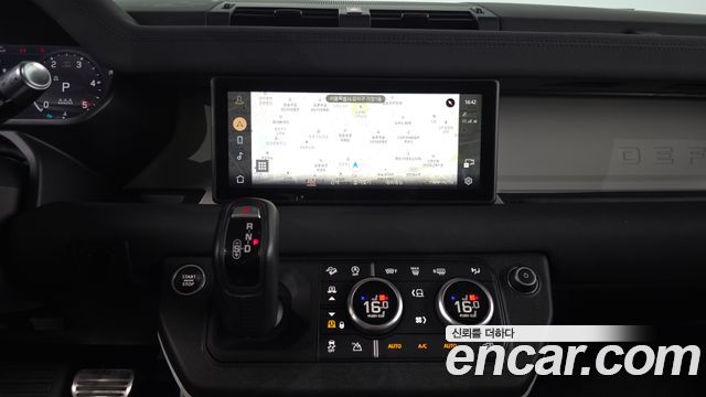 Land Rover Defender 110 D240 SE