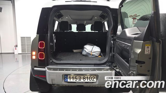Land Rover Defender 110 D240 SE