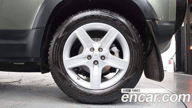 Land Rover Defender 110 D240 SE