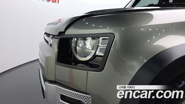 Land Rover Defender 110 D240 SE