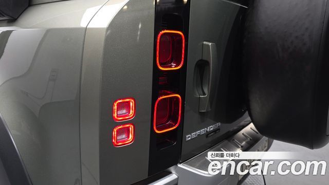 Land Rover Defender 110 D240 SE
