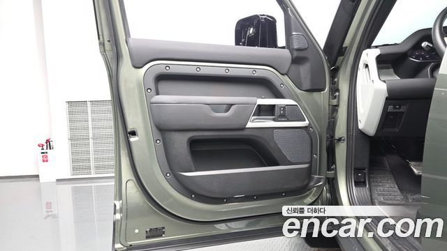Land Rover Defender 110 D240 SE